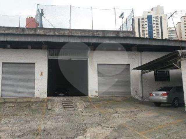 Galpão de 350 m² construídos num terreno de 638 m².