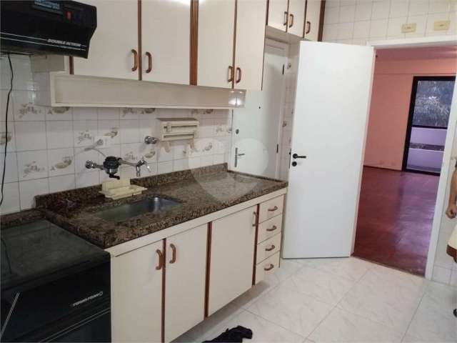 Apartamento com 3 Dorm 1 Suíte 2 Vagas e Sacada na Vila Mascote - Venda e Locação.