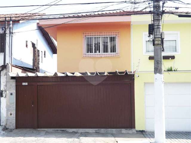 Casa tipo Sobrado com 03 dormitórios e 01 suíte na Vila Santa Catarina