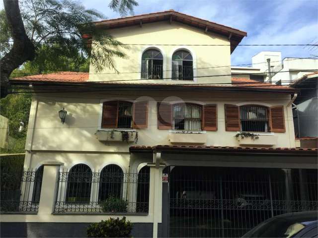 Casa tipo Sobrado com 05 Dormitórios 01 Suite 04 Vagas na Chácara Flora -Venda