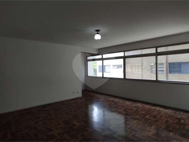 Apartamento 120m², 03 dormitórios, 01 vaga de garagem demarcada, no bairro bela vista para locação