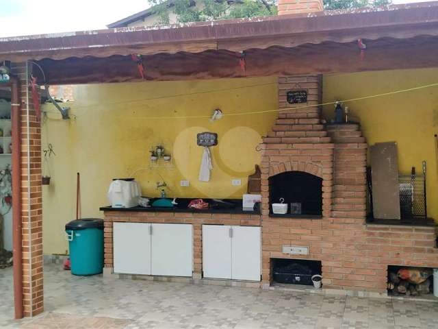 Casa Terrea otima localização  com 3 dormitorios sendo 1 suite em piso frio + 1 banheiro social,