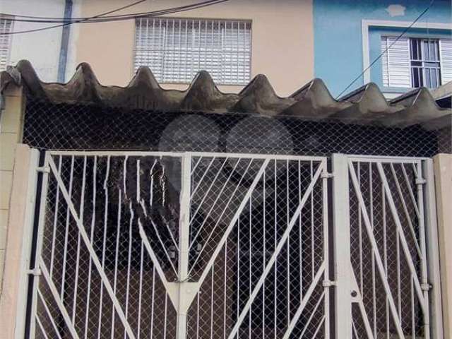 Casa com 80m² para locação, 03 dormitórios, 03 banheiros e 01 vaga