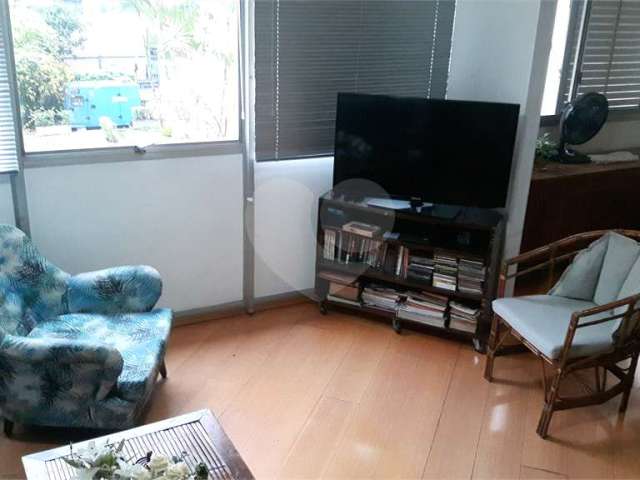 Apartamento Perto do Metrô Paraíso ! Excelente localização!