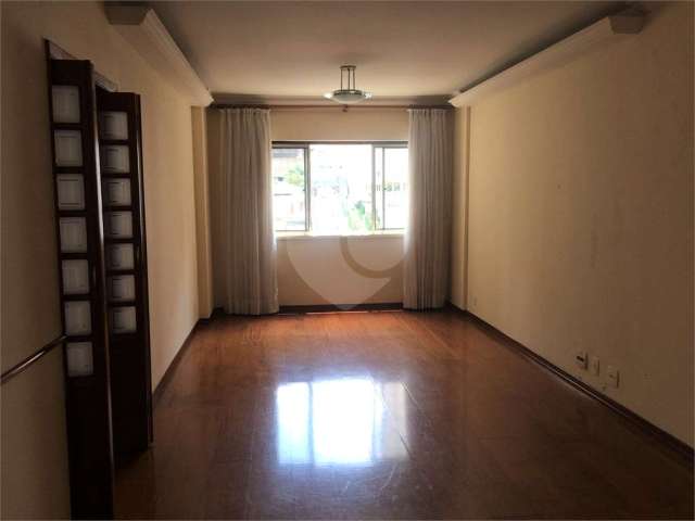 Apartamento a venda na Vila Mariana com 3 quartos.