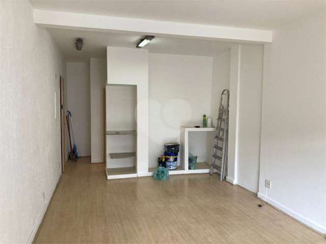 Conjunto comercial ideal para o seu negócio!! Sala ampla, arejada e bem iluminada