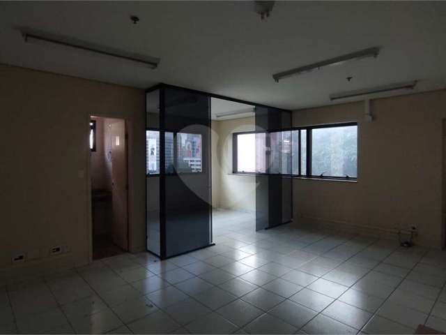 Conjunto Comercial Cada 45m²  com 2 banhos e 1 copa em Perdizes