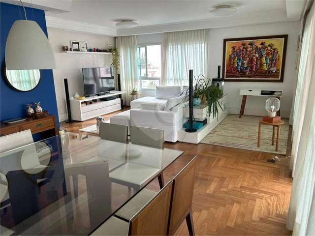 Apartamento com 3 suítes na Aclimação