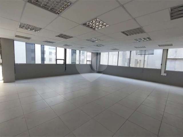 Sala Comercial e 2 banheiros para locação, 121 m² - República, São Paulo - SP