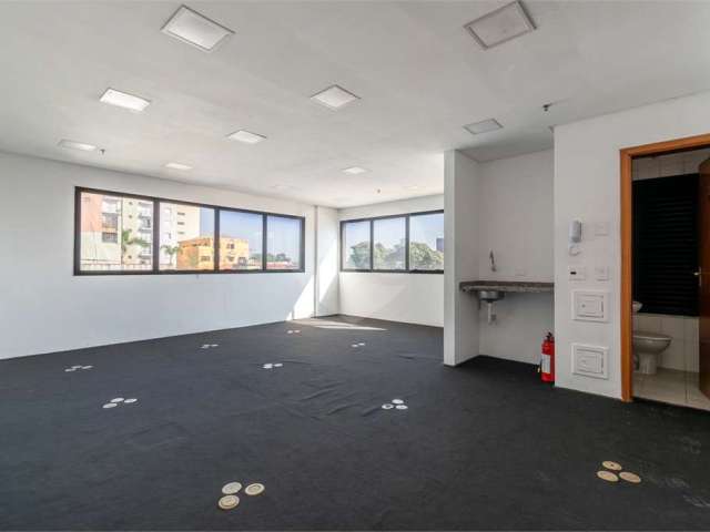 Sala Comercial e 2 banheiros para Alugar, 45 m²- São Judas, São Paulo - SP