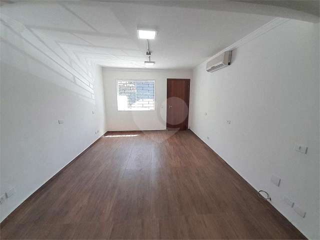 Casa com 2 Quartos e 2 banheiros para Alugar, 90 m²- Vila Romana, São Paulo - SP