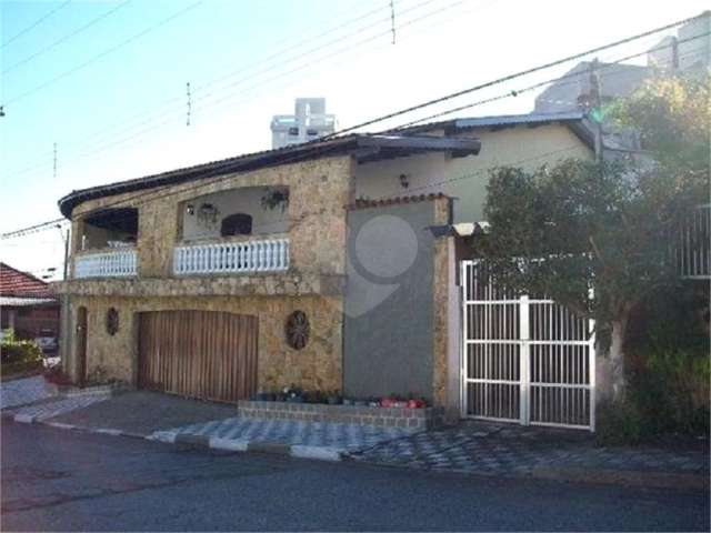 Casa à venda no Bairro Caieiras