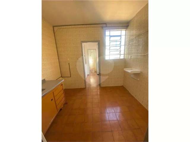 Apartamento à venda, localizado na Consolação.