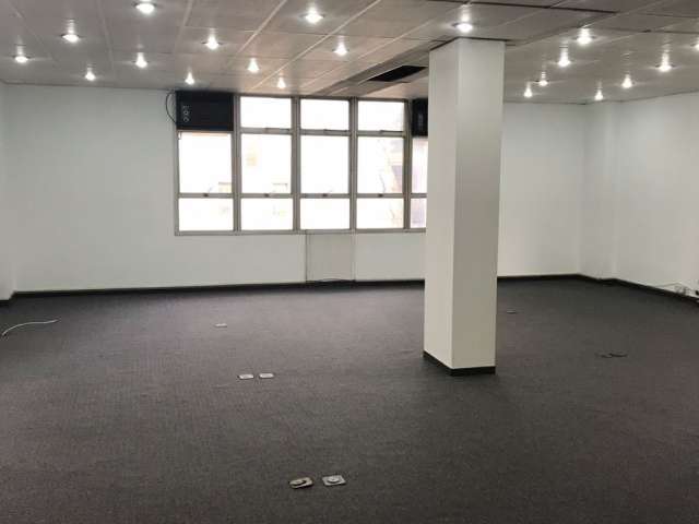 Sala comercial disponível para locação no bairro Jardim Paulista.