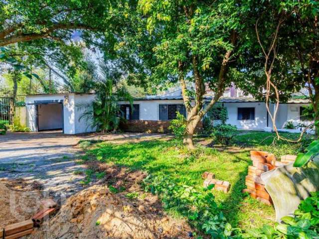 Casa com 3 quartos à venda na Doutora Noemi Valle Rocha, 325, Guarujá, Porto Alegre, 167 m2 por R$ 310.000