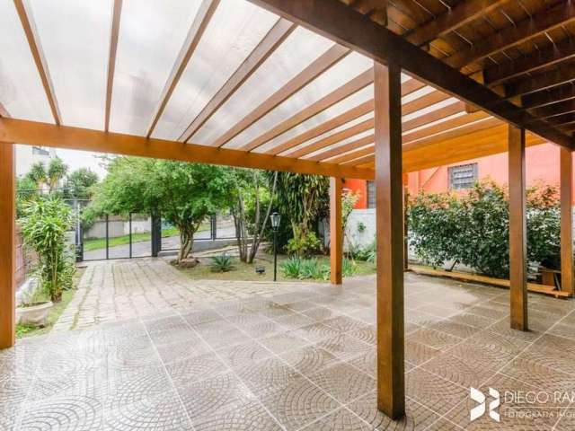 Casa com 3 quartos à venda na Rua São Mateus, 658, Jardim do Salso, Porto Alegre, 264 m2 por R$ 1.100.000