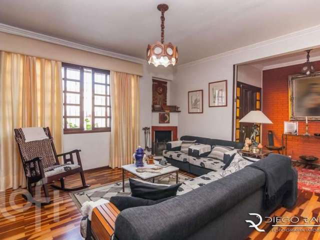 Casa com 3 quartos à venda na Rua Monte Alverne, 56, Chácara das Pedras, Porto Alegre, 171 m2 por R$ 850.000