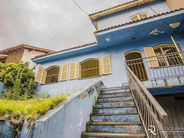 Casa com 3 quartos à venda na Rua General Pedro Bittencourt, 254, Passo da Areia, Porto Alegre, 170 m2 por R$ 850.000