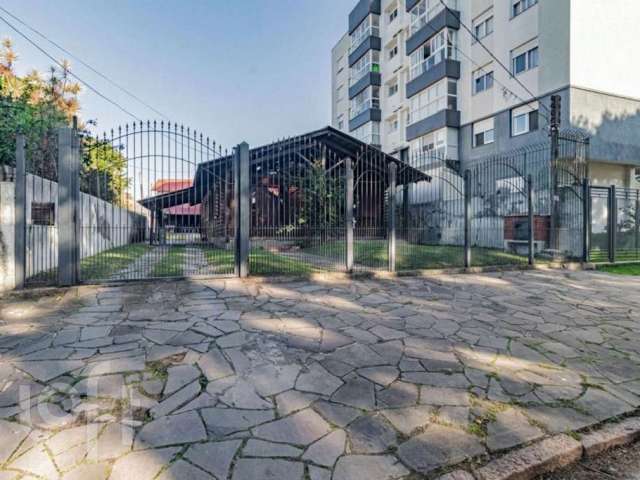 Casa com 3 quartos à venda na Rua Chico Pedro, 31, Camaquã, Porto Alegre, 244 m2 por R$ 740.000