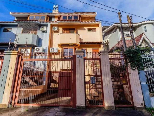 Casa com 3 quartos à venda na Rua Dona Adda Mascarenhas de Moraes, 792, Jardim Itu Sabará, Porto Alegre, 239 m2 por R$ 840.000