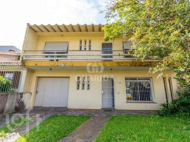 Casa com 3 quartos à venda na Avenida Teixeira Mendes, 315, Chácara das Pedras, Porto Alegre, 212 m2 por R$ 949.050