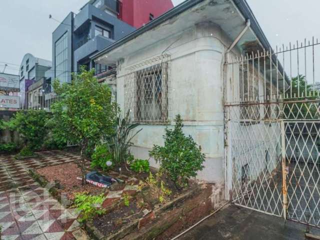 Casa com 4 quartos à venda na Avenida Doutor Carlos Barbosa, 1099, Medianeira, Porto Alegre, 192 m2 por R$ 675.000