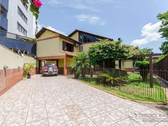 Casa com 4 quartos à venda na Avenida Benno Mentz, 719, Vila Ipiranga, Porto Alegre, 332 m2 por R$ 1.060.000