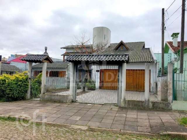 Casa com 4 quartos à venda na Rua Alfredo Silveira Dias, 36, Nonoai, Porto Alegre, 294 m2 por R$ 1.300.000