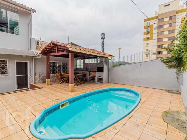 Casa com 3 quartos à venda na Rua Professor Abílio Azambuja, 82, Jardim do Salso, Porto Alegre, 207 m2 por R$ 807.500