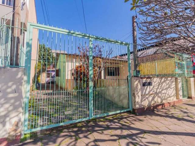 Casa com 4 quartos à venda na Avenida General Emílio Lúcio Esteves, 334, Santa Maria Goretti, Porto Alegre, 189 m2 por R$ 750.000