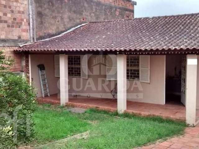 Casa com 2 quartos à venda na Avenida Edgar Pires de Castro, 925, Hípica, Porto Alegre, 150 m2 por R$ 640.000