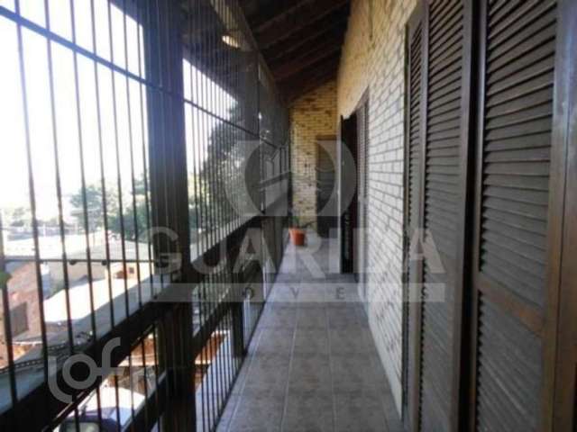 Casa com 3 quartos à venda na Avenida Capivari, 1104, Cristal, Porto Alegre, 270 m2 por R$ 647.000