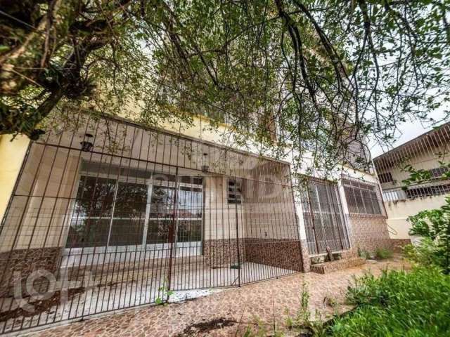 Casa com 6 quartos à venda na Avenida Copacabana, 1231, Tristeza, Porto Alegre, 300 m2 por R$ 1.166.000