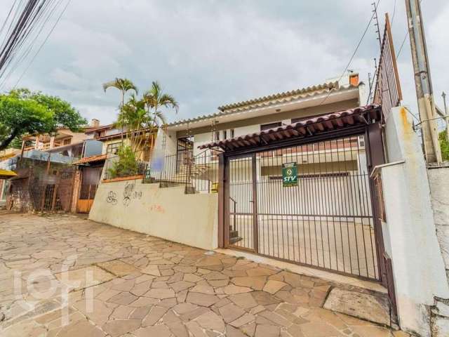 Casa com 5 quartos à venda na Avenida Nonoai, 1686, Nonoai, Porto Alegre, 358 m2 por R$ 800.000