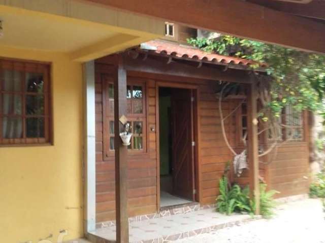 Casa com 4 quartos à venda na Rua Ilhéus, 107, Vila Ipiranga, Porto Alegre, 115 m2 por R$ 690.000