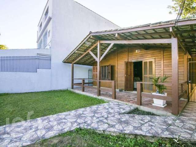 Casa com 3 quartos à venda na Travessa Fortaleza, 15, Nonoai, Porto Alegre, 150 m2 por R$ 550.000