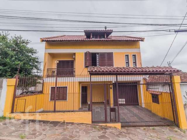 Casa com 4 quartos à venda na Travessa Clemêncio Wallau, 24, Coronel Aparício Borges, Porto Alegre, 484 m2 por R$ 740.000