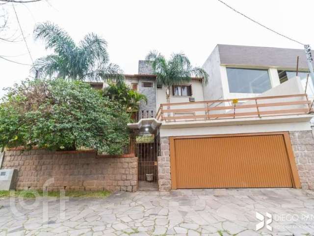 Casa com 4 quartos à venda na Avenida da Serraria, 742, Espírito Santo, Porto Alegre, 284 m2 por R$ 900.000