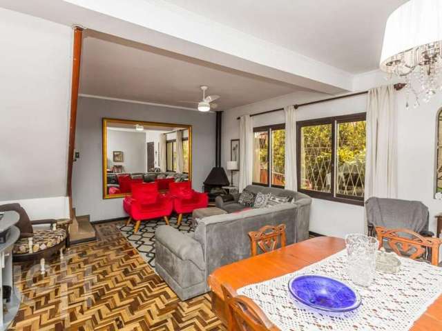 Casa com 3 quartos à venda na Rua Petronilla Cogo, 74, Rubem Berta, Porto Alegre, 210 m2 por R$ 720.000