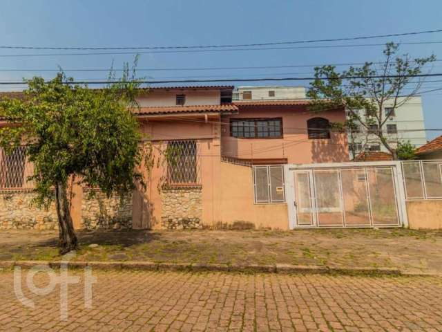 Casa com 4 quartos à venda na Rua Ponche Verde, 163, Medianeira, Porto Alegre, 438 m2 por R$ 598.000