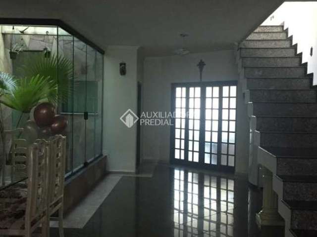 Casa com 3 quartos à venda na Rua Cabrália, 225, Vila Helena, Santo André, 394 m2 por R$ 980.000