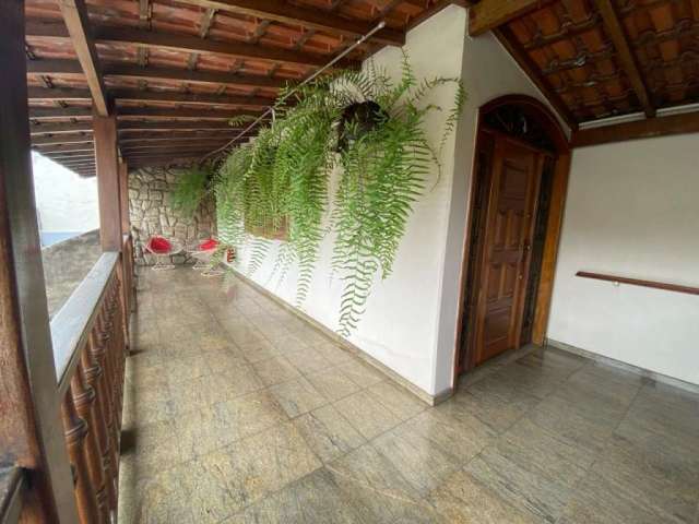 Casa com 4 quartos à venda na Rua Alencar Tristão, Santa Terezinha, Juiz de Fora, 357 m2 por R$ 1.600.000