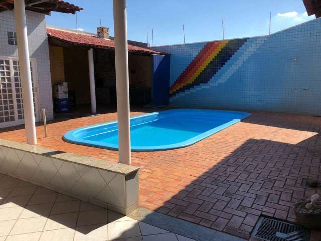 Casa à venda 4 Quartos, 1 Suite, 2 Vagas, 362M², Jardim Califórnia, Cuiabá - MT