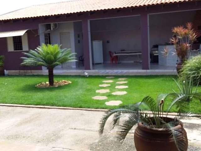 Casa à venda 4 Quartos, 3 Vagas, 360M², Petrópolis, Várzea Grande - MT