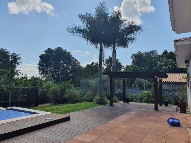 Casa à venda 3 Quartos, 2 Suites, 5 Vagas, 5000M², Jardim Florianópolis, Cuiabá - MT | Condomínio F