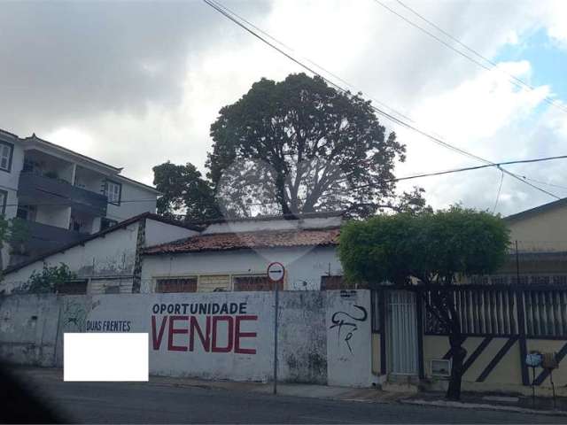 Casa com terreno em ótima localização