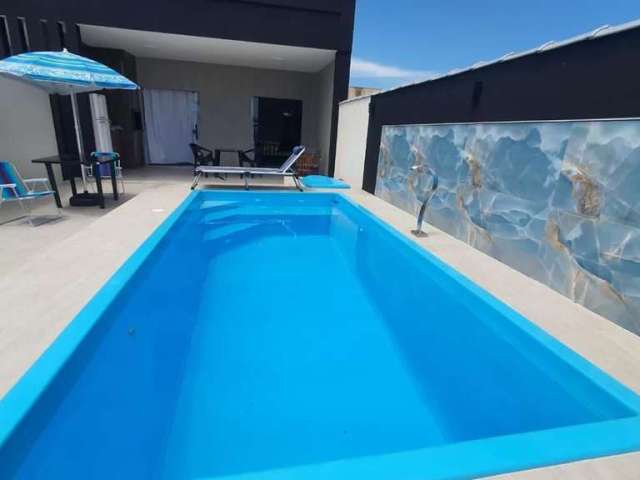 Excelente casa com piscina a poucos metros da praia - nova