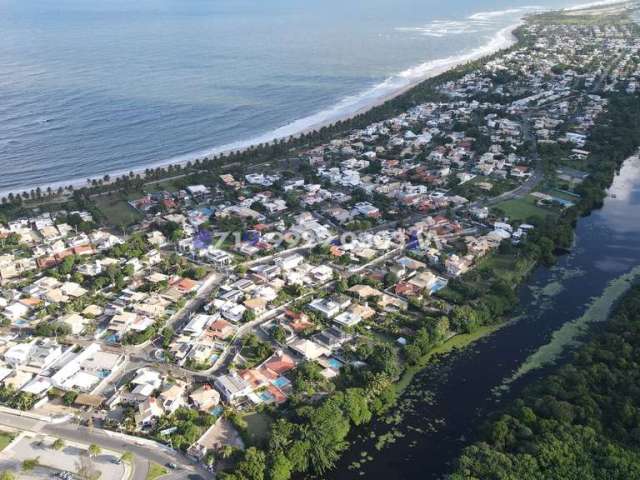 Terreno plano com vegetação em guarajuba