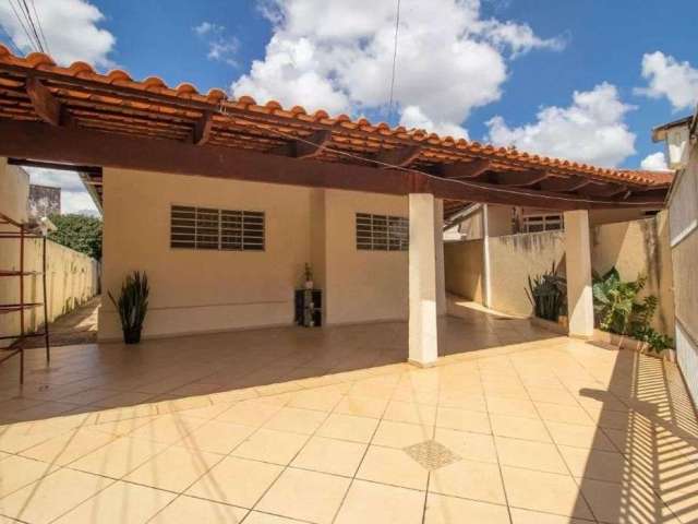 Casa de 200 m² com 04 quartos sendo 03 suítes para alugar por R$ 3.600/mês no Setor Sul - Goiânia