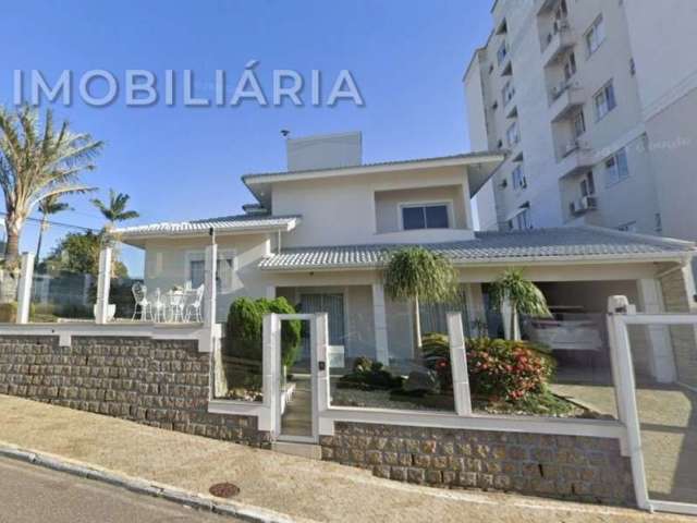 Casa Residencial com 3 quartos  à venda, 240.89 m2 por R$2698000.00  - Barreiros - Sao Jose/SC